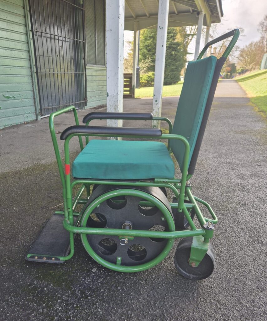 Crown green wheelchair